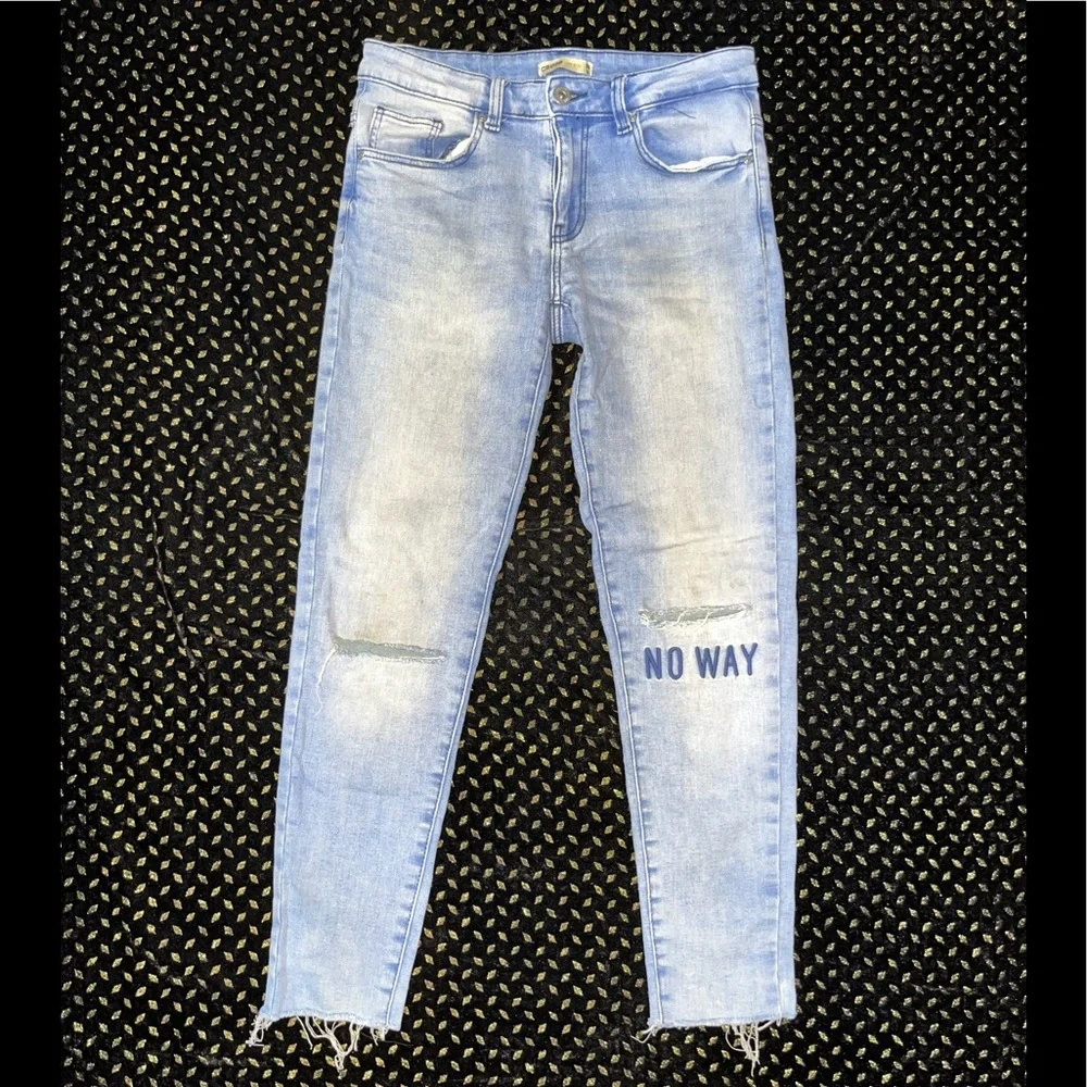 Cropp icy blue denim knee cut - Picture 1 of 3